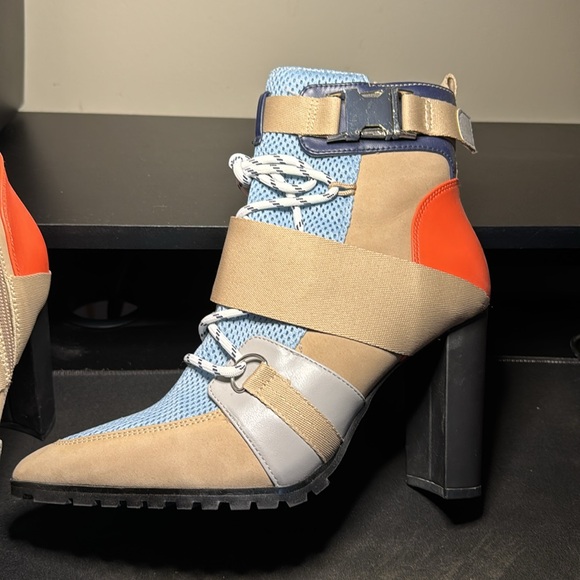 NWOT Steve Madden Illusion Boots - Picture 12 of 14